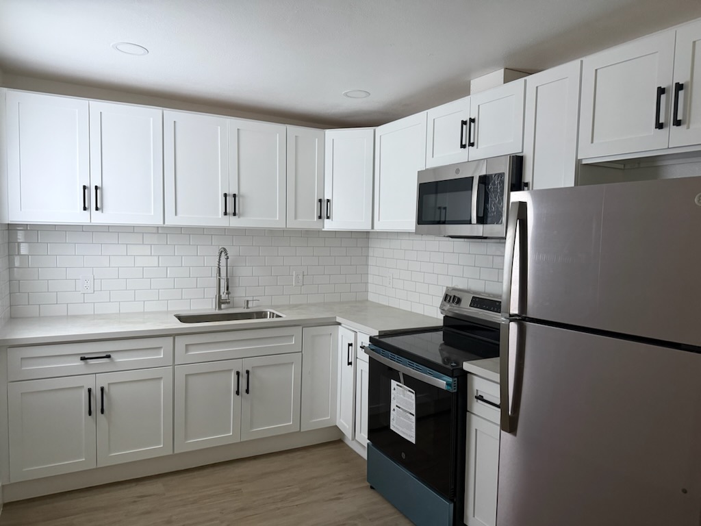 548 Las Palmas Avenue - A